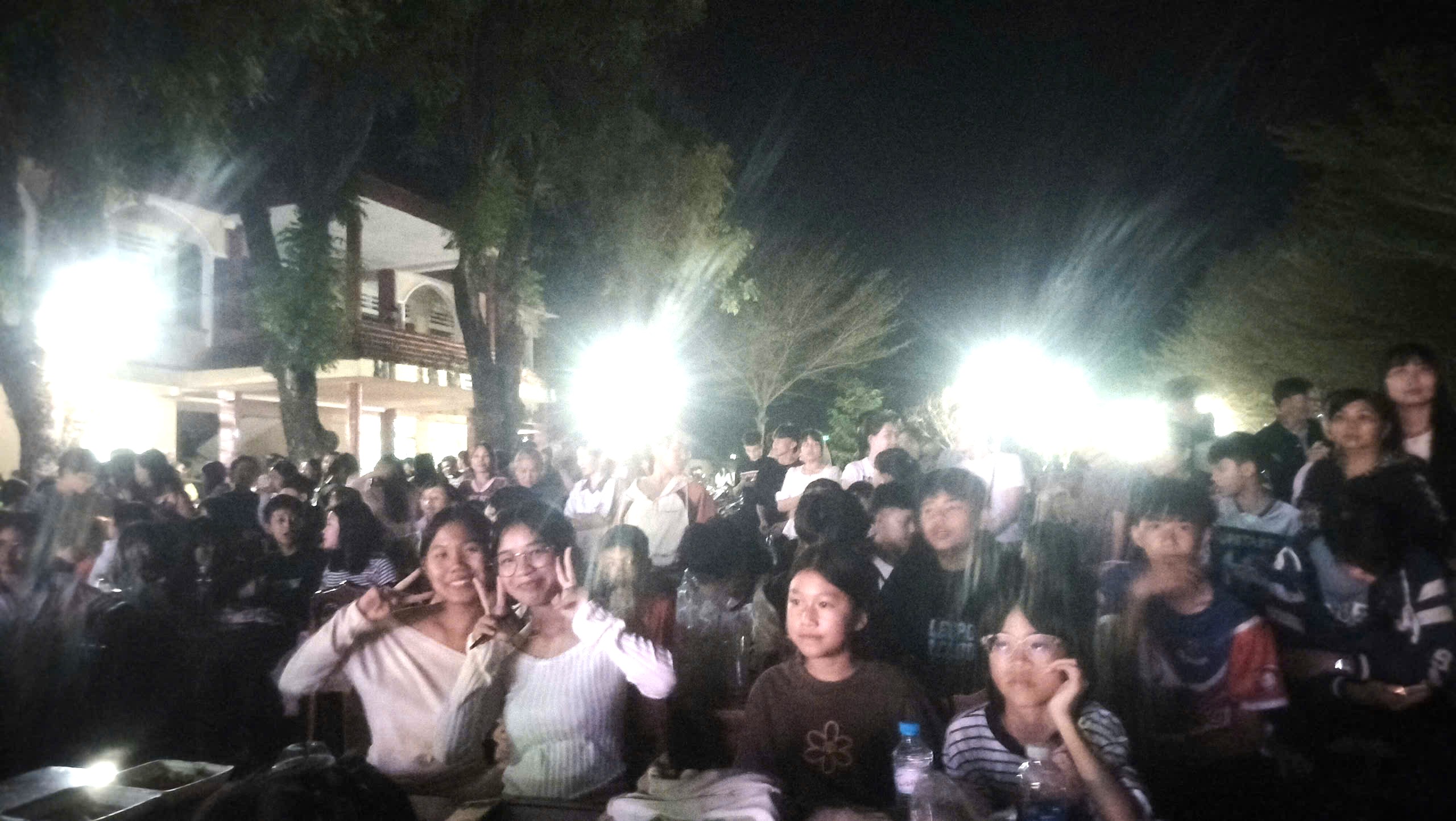 đông đảo khán giả tham dự