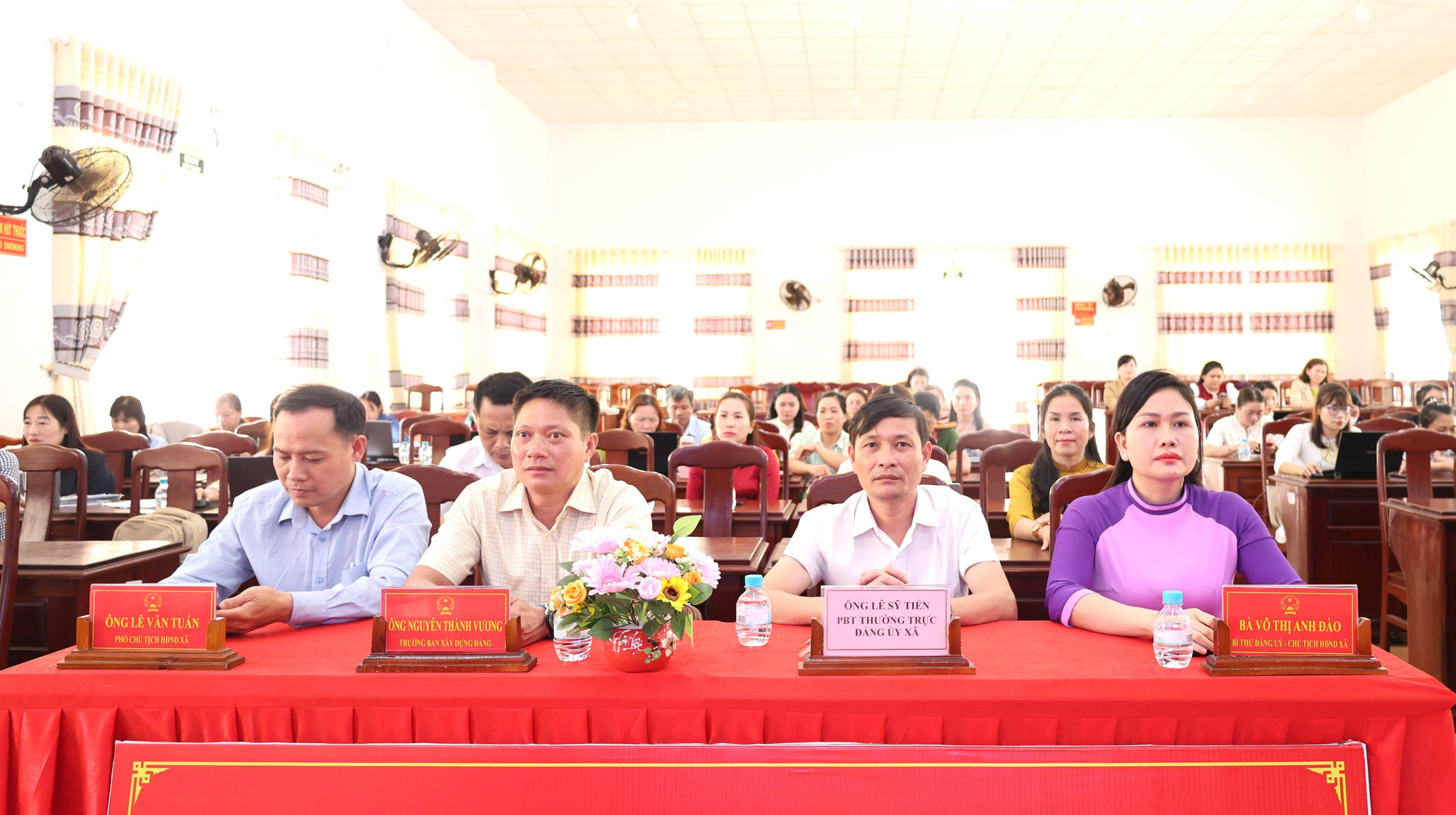 Bí thư tọa đàm